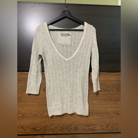 Brodie cashmere v-neck sweater - Picture 1 of 5